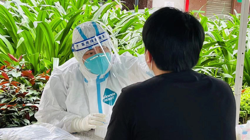 心心：我陪大白媽媽採核酸