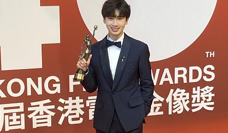 憑《媽媽的神奇小子》奪最佳男配角 17歲馮皓揚：個獎真係好重