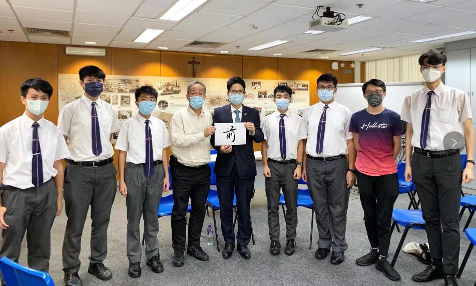 陳浩濂重返母校 為DSE考生打打氣