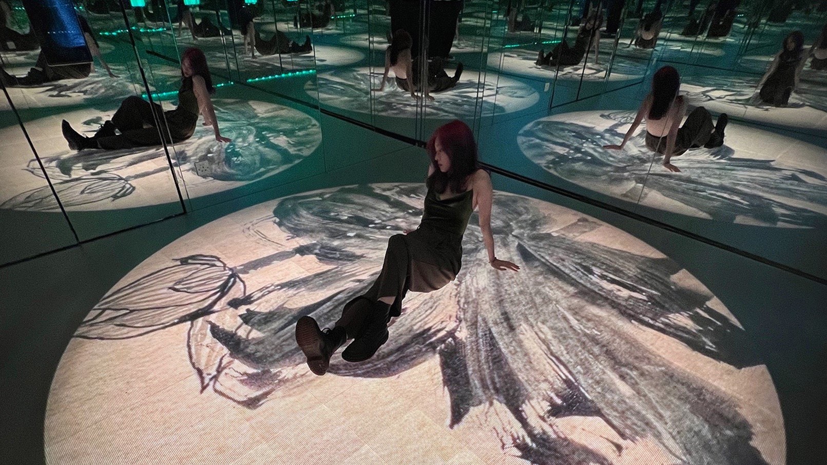 【玩樂】饒宗頤光影展 沉浸式體驗饒荷千姿百態