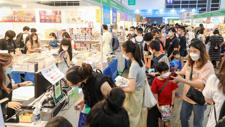 有片｜書展開鑼首日人流較往年少 歷史文化類書籍唱主角