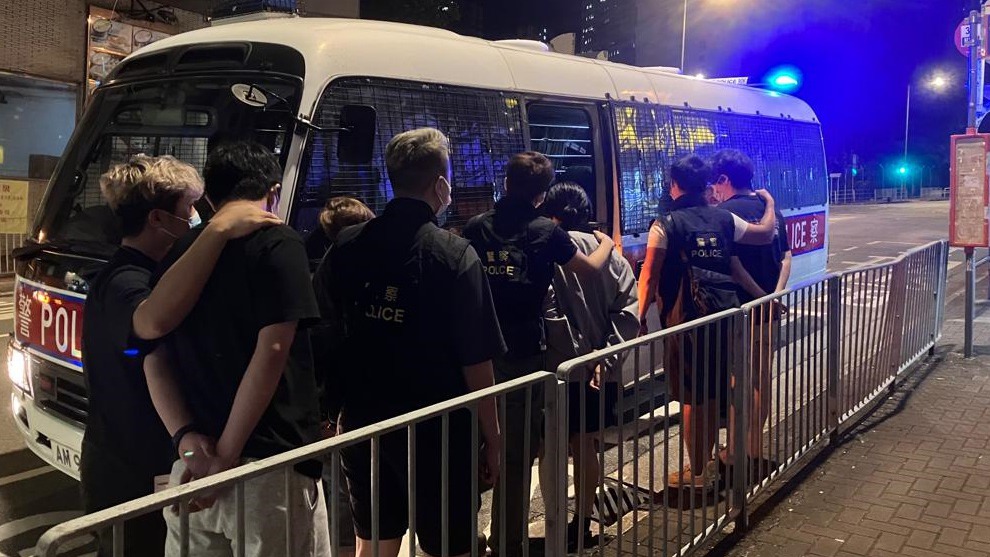 警搗荃景圍單位毒窟拘4男子 檢約13萬元毒品