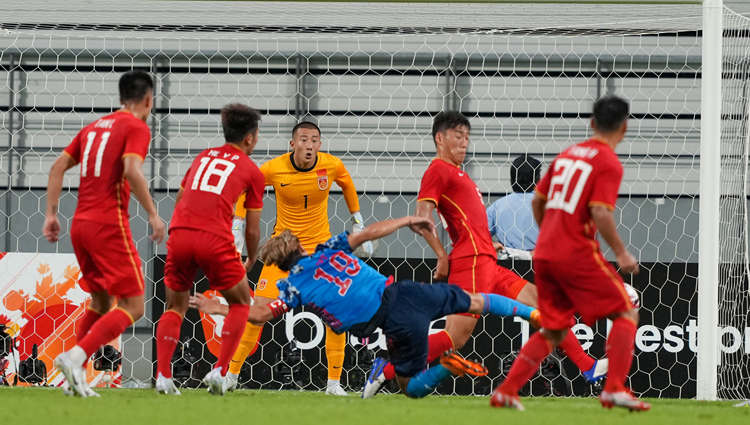 韓佳奇屢獻撲救 國足0:0賽和日本