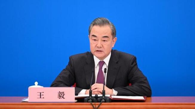 吉爾吉斯斯坦總統扎帕羅夫會見王毅