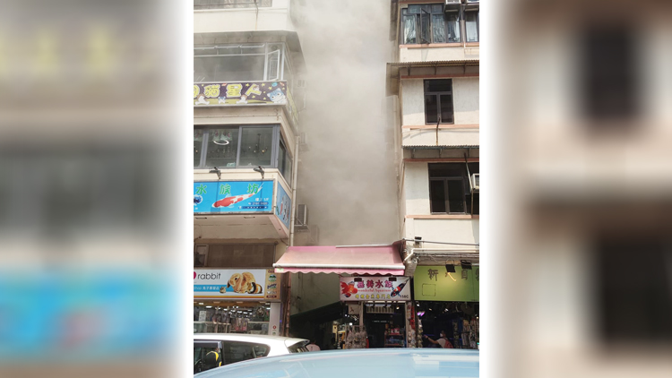 旺角一餐廳發生火警 兩名廚工需在救護車內接受治理