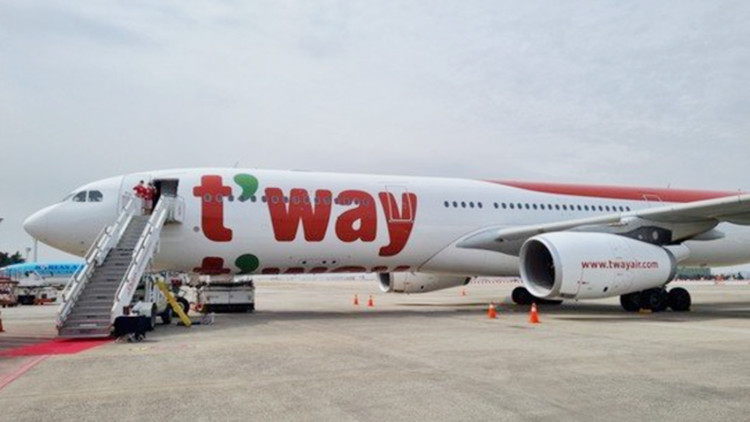 韓國一客機途經台灣空域時緊急迫降 機上載100多人