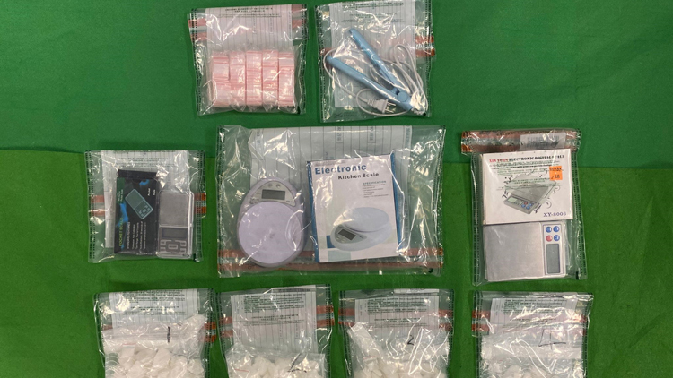 海關檢獲約140萬懷疑霹靂可卡因 拘一25歲男子