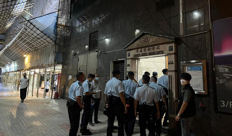 警方巡查近300間娛樂場所 搗四賭檔一淫窟拘80人