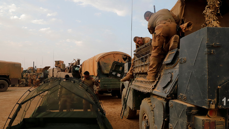 法國軍方結束在馬里的「新月形沙丘」軍事行動
