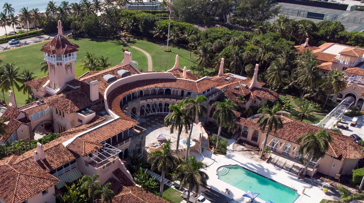 特朗普私宅被搜後 美共和黨啟動對FBI局長調查