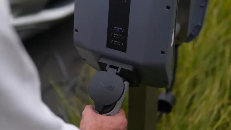 國常會：將新能源汽車免徵車購稅政策延至明年底