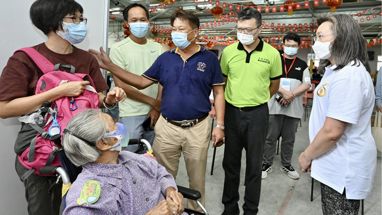 楊何蓓茵率外展隊為梅窩及大嶼山南區逾190名居民接種科興疫苗