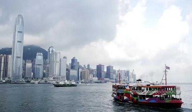 「馬鞍」逼近 躉船轉運站及領港服務暫停