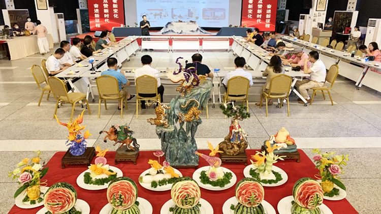 有片｜第十三屆「品鑑嶺南」中國著名作家汕頭行 「粵菜師傅」傳承技藝 潮汕味道香飄全球