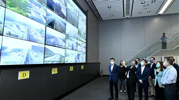 開學日林世雄羅淑佩等人視察緊急事故交通協調中心