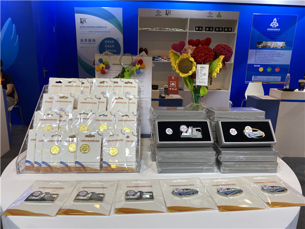 北京金三環製作「福燕」T恤扮靚服貿會