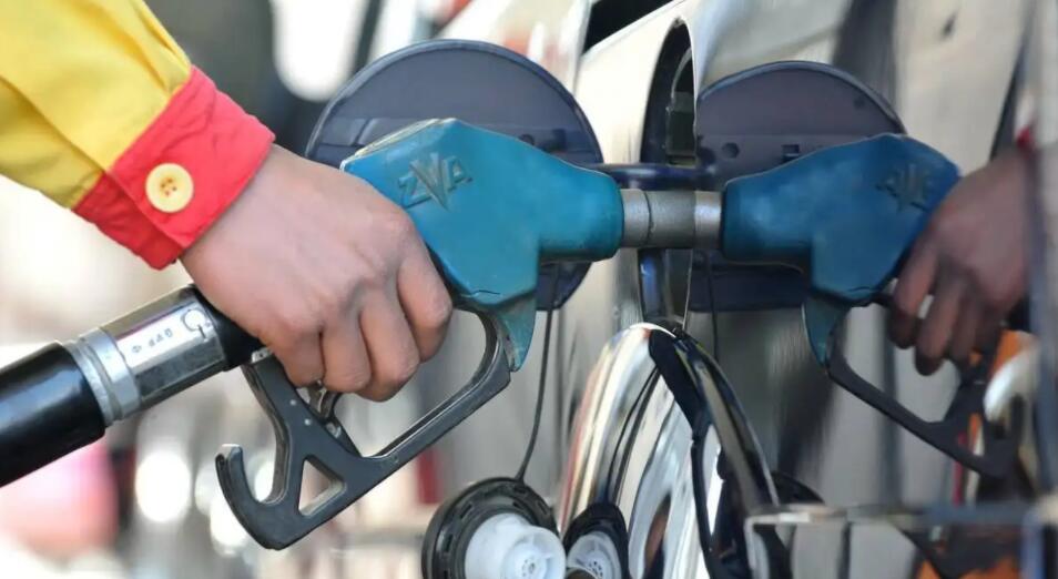 內地成品油零售限價明日24時或迎上調