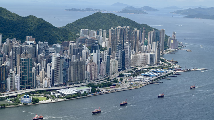 【鑪峰遠眺】港搶人才不必效星洲