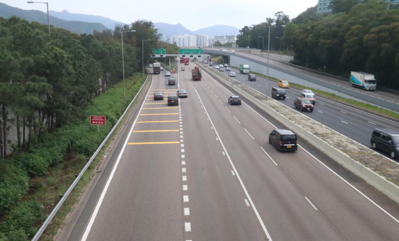 吐露港公路發生交通意外 部分行車線封閉