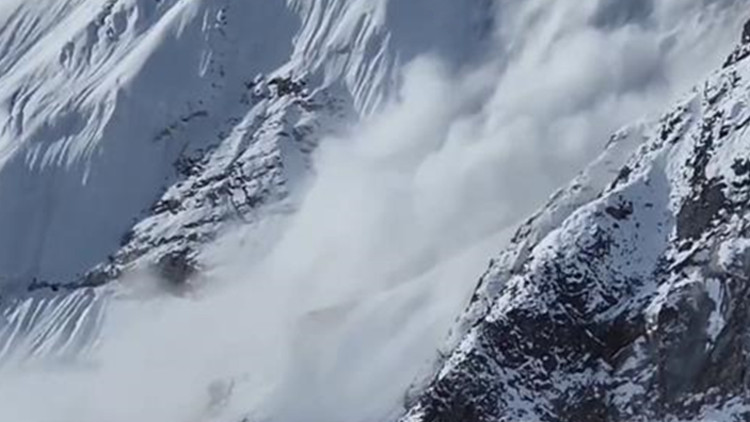 馬納斯魯峰雪崩救援工作進展困難 傷亡情況不明