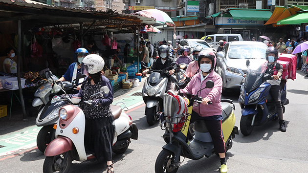 台灣新增43505例新冠肺炎確診病例