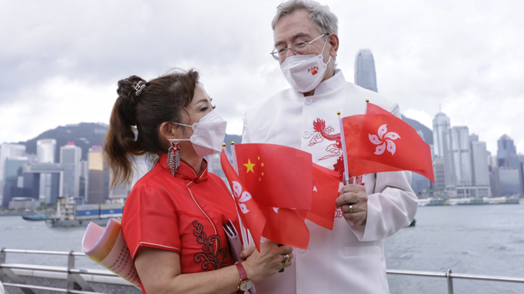 圖集 | 市民尖沙咀碼頭快閃賀73周年國慶