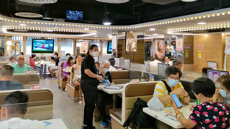 香港應對疫情穩紮穩打 社交距離仍有放寬空間