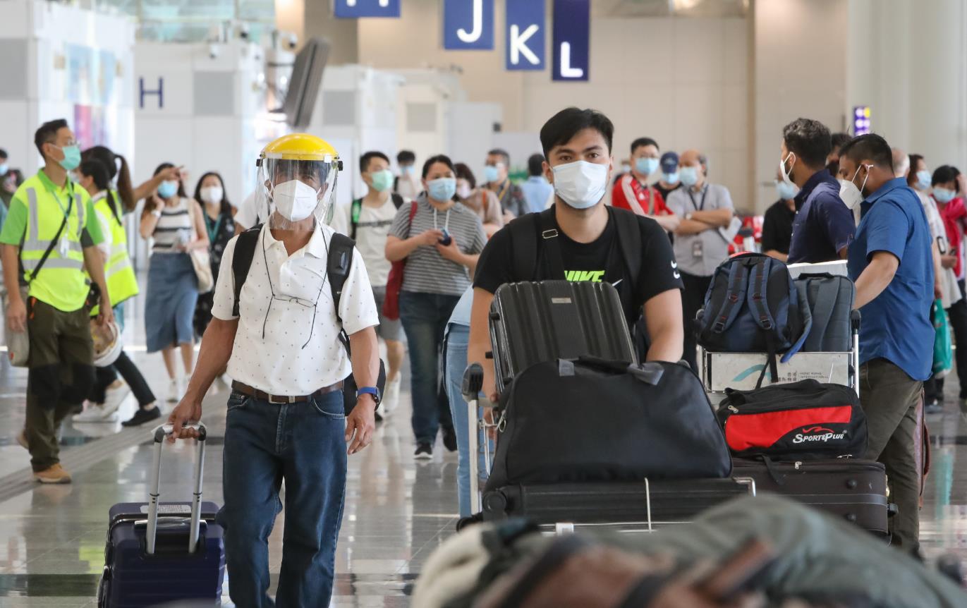 「0＋3」實施首八天 出境人數比入境多主要為港人
