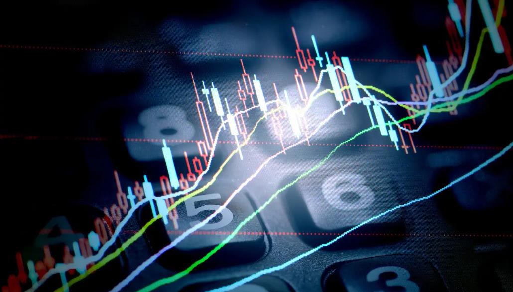 【午市焦點】港股半日升逾900點重上18000點關口 科網股成升市火車頭