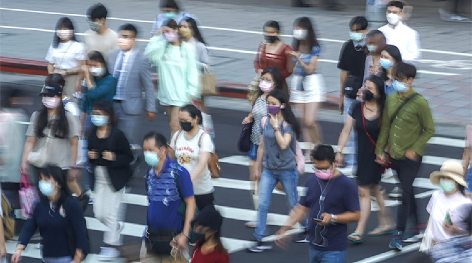 台灣單日新增新冠確診個案再破5萬例