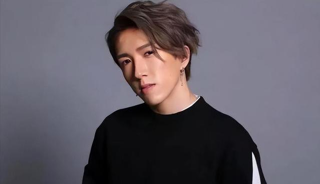 【MIRROR演唱會意外】阿Mo提早兩周摘除頸箍 可自主遠望窗外景色