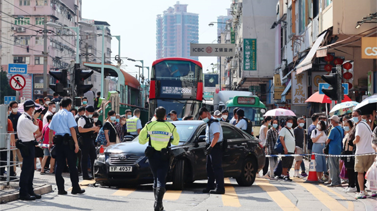 元朗私家車逃避截查撞欄   警方拘捕涉販毒男司機