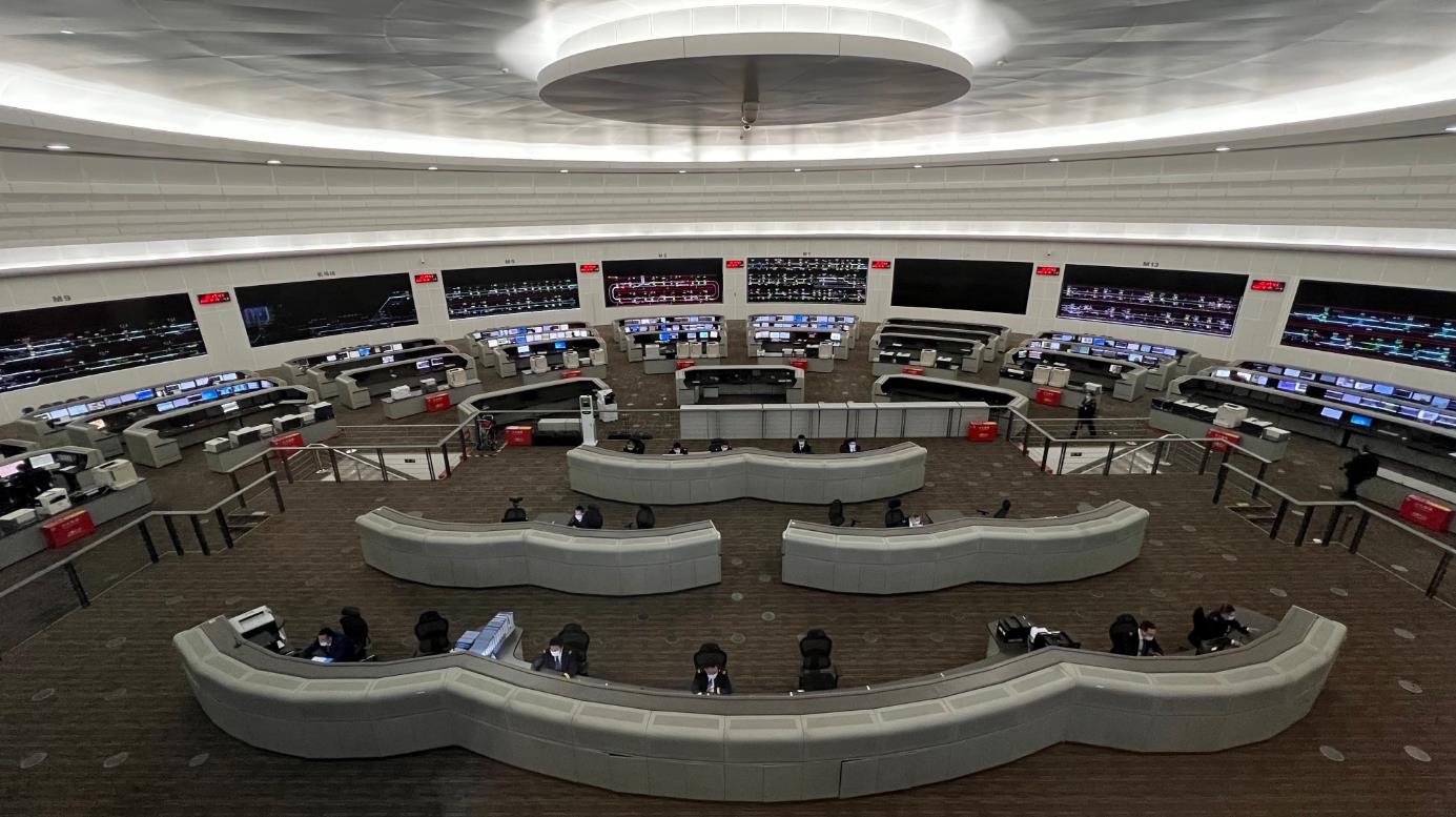 境內外記者走進北京軌道交通指揮中心 探秘地鐵「智慧大腦」