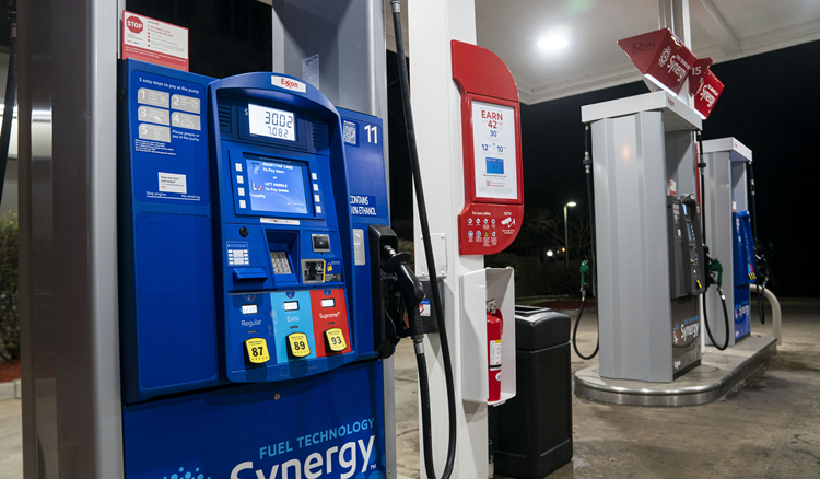 美媒：為防油價飆升 美國擬再釋放1500萬桶油儲