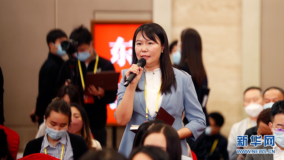 二十大新聞中心首場集體採訪 香港商報記者提問引關注