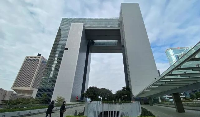 港府：2021/22學年約7700名學生獲政府頒發獎學金