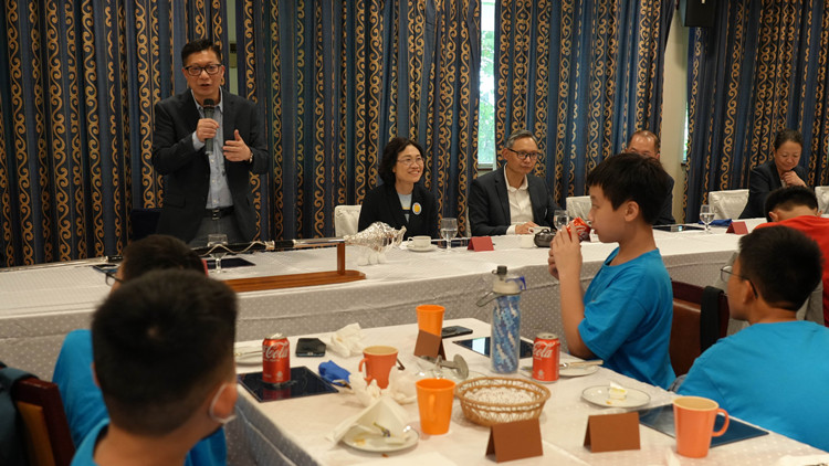 保安局落實《施政報告》啓動義工計劃「陽光同行」