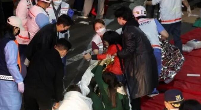 親歷者：「我一出酒吧，面對的是一排屍體」