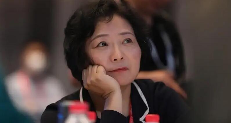 龍湖靈魂人物吳亞軍辭任主席 股價曾大插45%