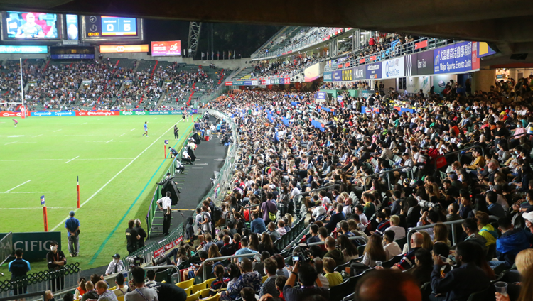 圖集丨​七欖開打 球迷盡情享受