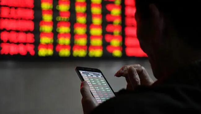 【A股收評】三大指數縮量調整 創指跌近1%