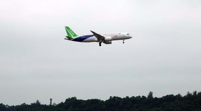 ​C919大型客機 ARJ21醫療機首次亮相國際航展
