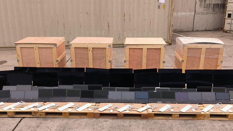 海關爛角咀偵破內河船走私案 檢值200萬元疑走私電腦產品