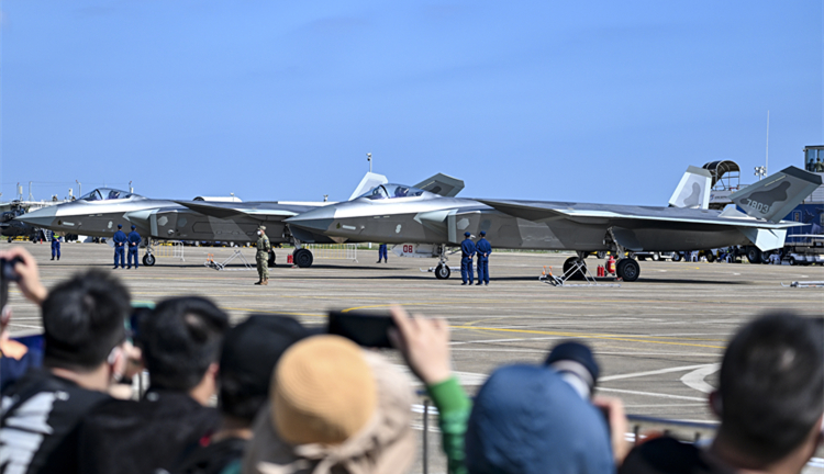 第十四屆中國航展共成交各種型號飛機549架  簽約總額超398億美元