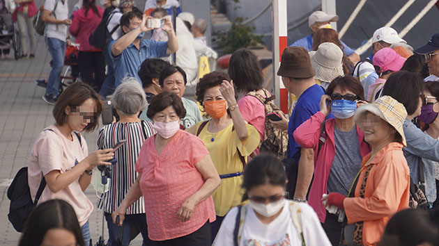 台灣單日新增本土病例數重回2萬