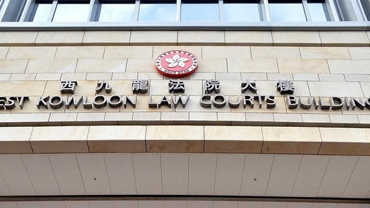 涉汽水罐襲警及管有雷射筆 一無業女子被判監5個月