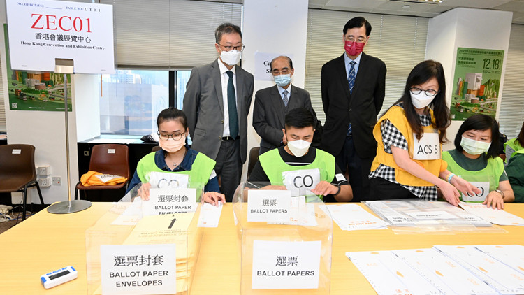 立會補選丨選管會主席視察中央點票站工作人員實習訓練