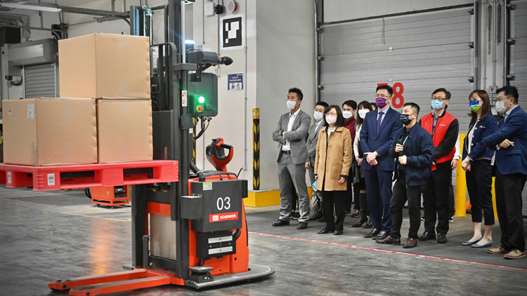 孫東視察將軍澳創新園先進製造業中心 支持本地企業升級轉型