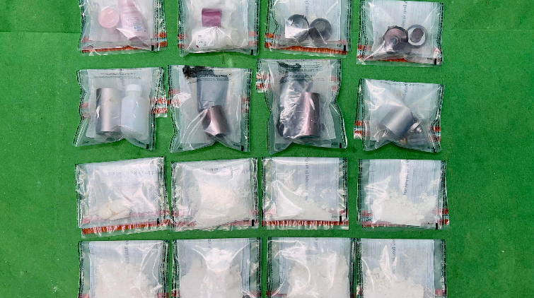 海關機場檢獲850克懷疑可卡因 市值約73萬元