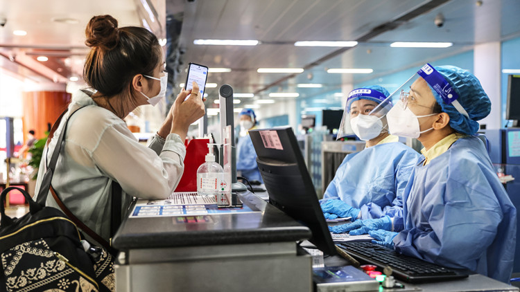 海南多地跨省政策調整 三亞機票酒店預訂量暴漲逾3倍